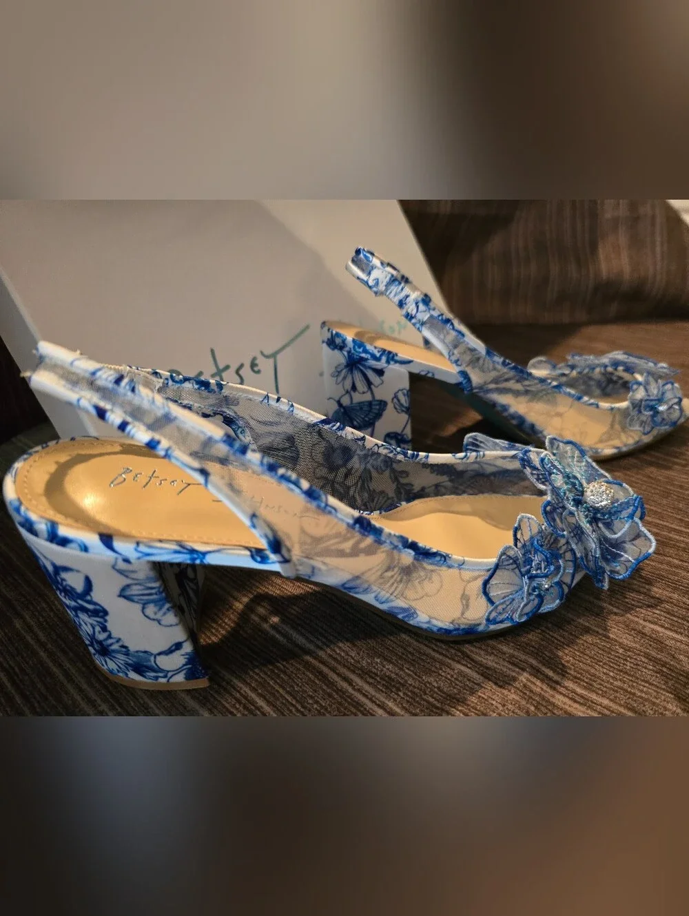 NWT Betsey Johnson Petra WHT/BLU FLORALEmbellished Slingback Heels, Size 9.5 - Picture 13 of 16